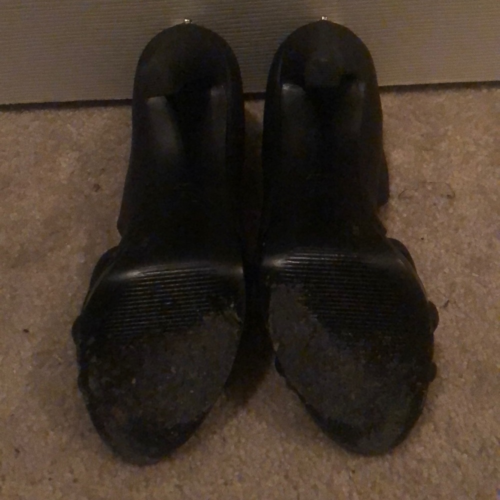 BCBG Max Azria Black Leather Sandals (Size 38) - Picture 4 of 4